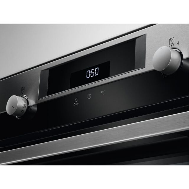 AEG BPS55IE20M
Steambake Pyrolytic Multifunction Oven With Easy2clean Tray With Retractable Rotary