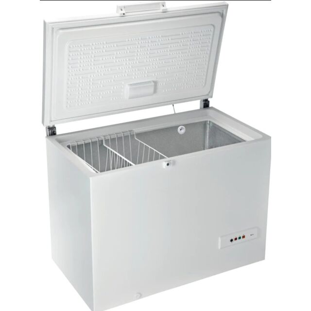 Hotpoint CS2A300HFA1 118cm Chest Freezer - White