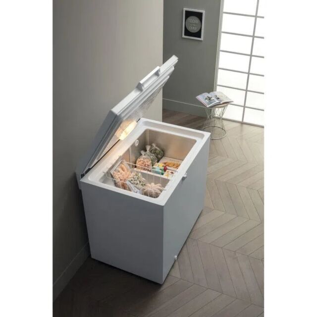Hotpoint CS2A400HFMFAUK1 140.5cm Chest Freezer - White