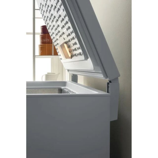 Hotpoint CS2A400HFMFAUK1 140.5cm Chest Freezer - White