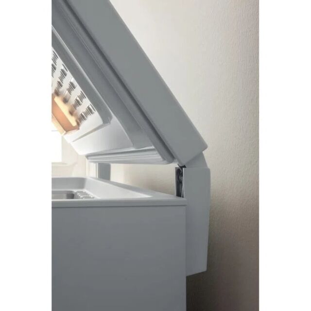 Hotpoint CS2A400HFMFAUK1 140.5cm Chest Freezer - White