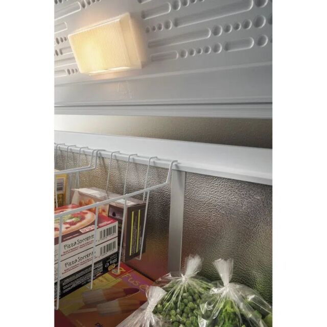 Hotpoint CS2A400HFMFAUK1 140.5cm Chest Freezer - White