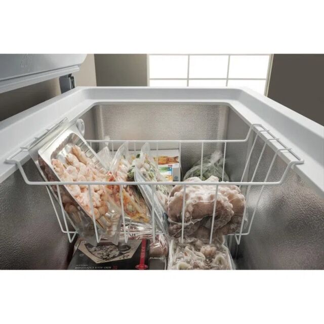 Hotpoint CS2A400HFMFAUK1 140.5cm Chest Freezer - White