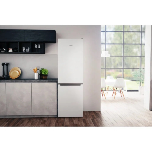 Hotpoint H1NT811EW1 59.5cm 70/30 Static Fridge Freezer - White
