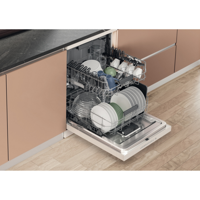 Hotpoint H7FHP43WUK Dishwasher with Maxi Space Tub