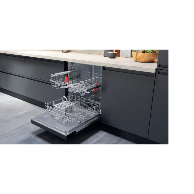 Hotpoint HBC2B19XUKN Semi-Integrated Dishwasher
