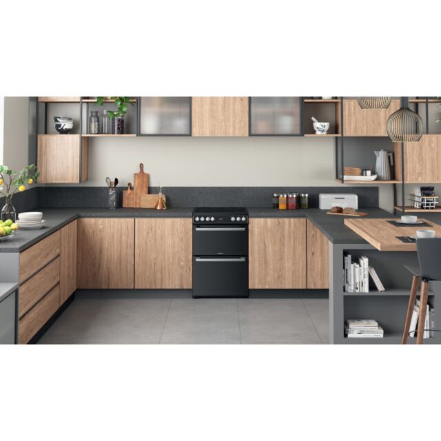 Hotpoint HDT67V9H2CB/UK Freestanding Electric Double Oven Cooker With Tilted Display In Black 