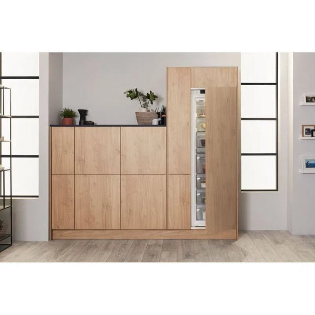 Hotpoint HF1801EF1UK 54 cm Built-In No Frost Tall Freezer