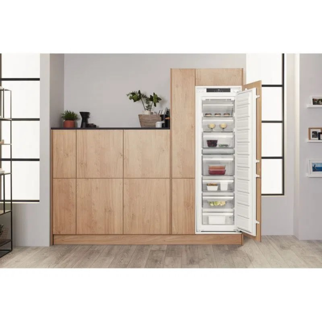 Hotpoint HF1801EF1UK 54 cm Built-In No Frost Tall Freezer
