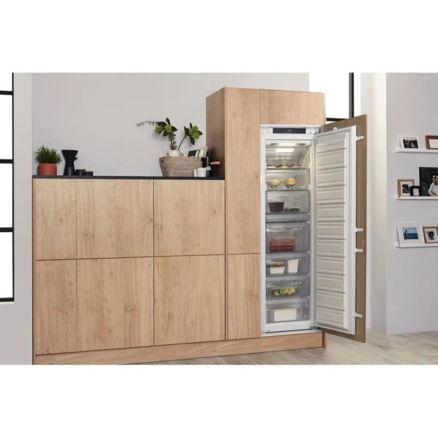 Hotpoint HF1801EF1UK 54 cm Built-In No Frost Tall Freezer