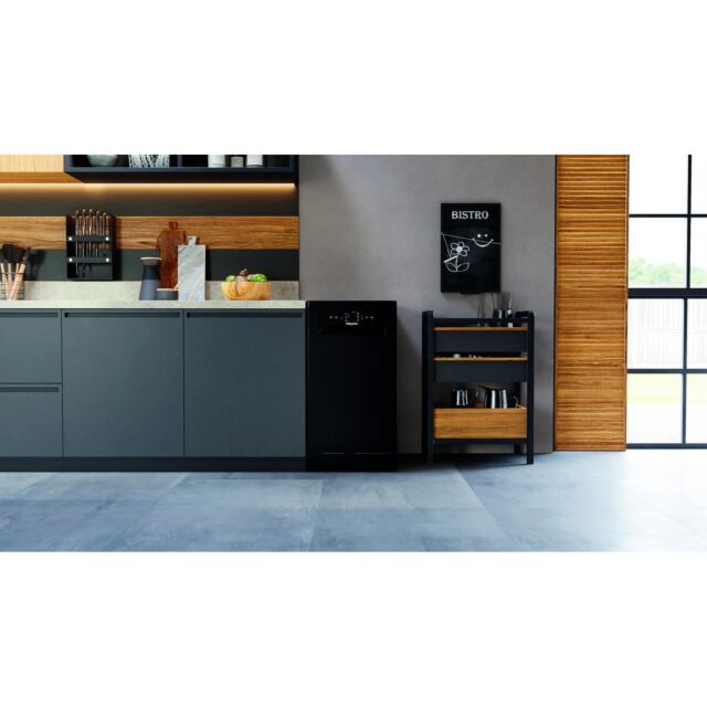 Hotpoint HF9E1B19BUK Freestanding Slimline Dishwasher Black