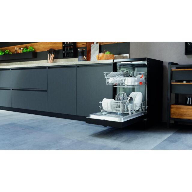 Hotpoint HF9E1B19BUK Freestanding Slimline Dishwasher Black