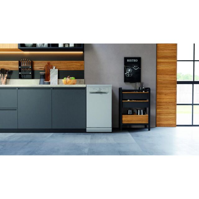 Hotpoint HF9E1B19SUK Freestanding Slimline Dishwasher Silver