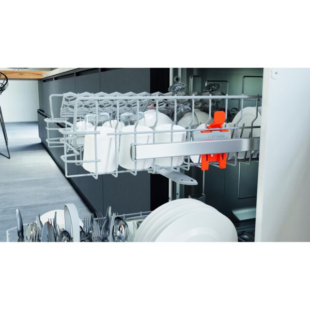 Hotpoint HF9E1B19UK Freestanding Slimline Dishwasher White