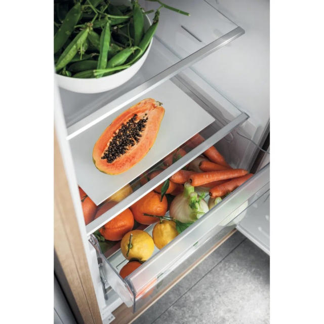 Hotpoint HSZ18011 Built-In Fridge with Icebox