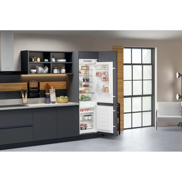 Hotpoint HTC18T311 Built-In Total No Frost Fridge Freezer