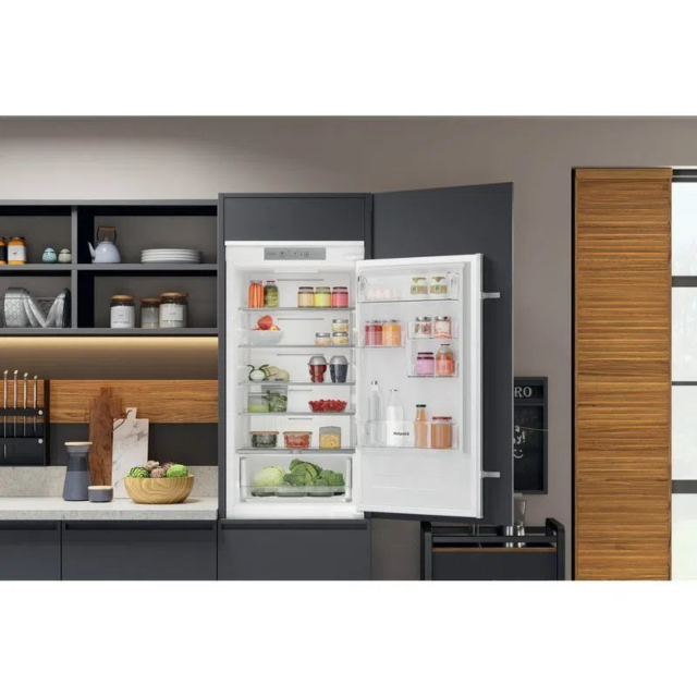 Hotpoint HTC18T311 Built-In Total No Frost Fridge Freezer