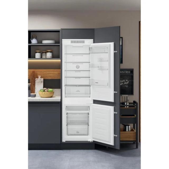 Hotpoint HTC18T532 Built-In Total No Frost Fridge Freezer