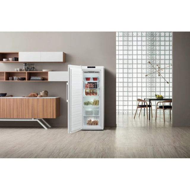 Hotpoint UH6F1CW1 Frost Free Freestanding Tall Freezer