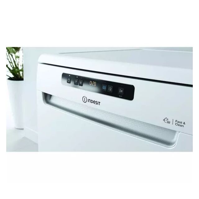 Indesit DFO3T133FUK Dishwasher in White - 14 Place Setting 