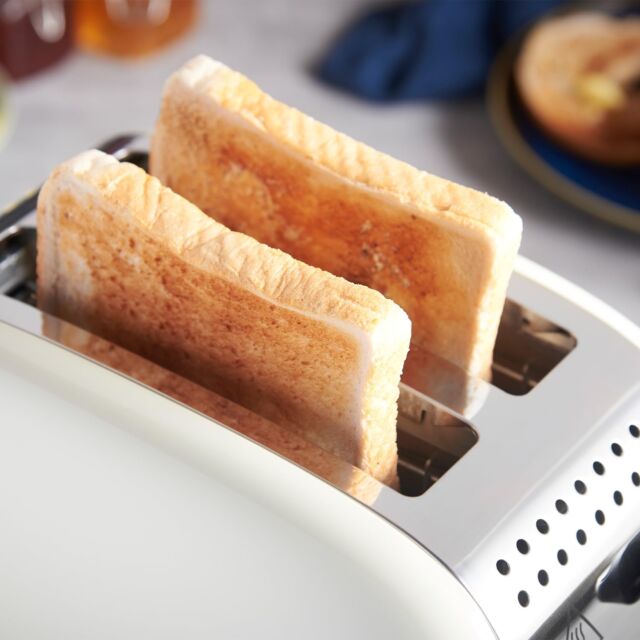 Russell Hobbs 26551 2 Slice Toaster In Cream