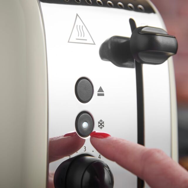 Russell Hobbs 26551 2 Slice Toaster In Cream