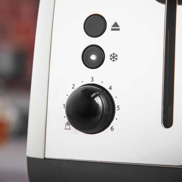 Russell Hobbs 26551 2 Slice Toaster In Cream