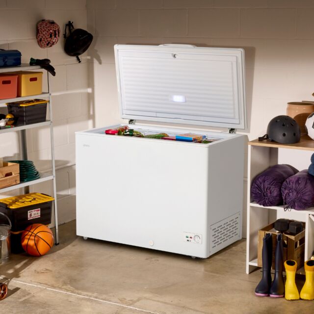 Sensis RFCHT01F300EW 300 litre Chest Freezer - White