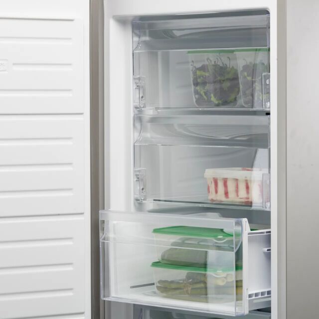 Smeg UKFF18EN2HX Freestanding No Frost Freezer Stainless Steel Door