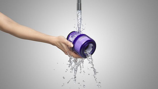 Demonstration of rinsing the filter under running tap water.